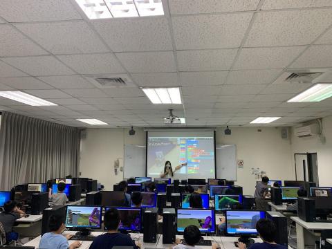 洪佳信 - Minecraft Coding遊戲專班
