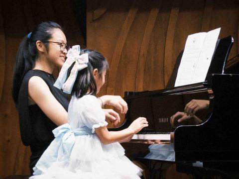 Noémie思思（鋼琴長笛老師） - 