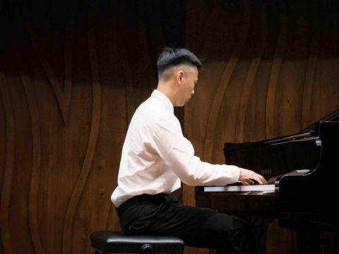 Noémie思思（鋼琴長笛老師） - 