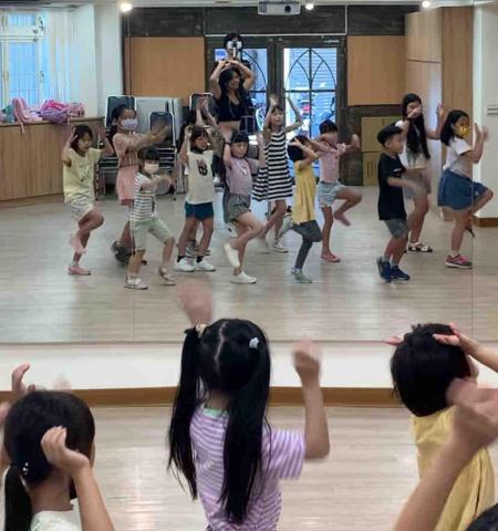 洪佳信 - 兒童Kpop舞蹈班