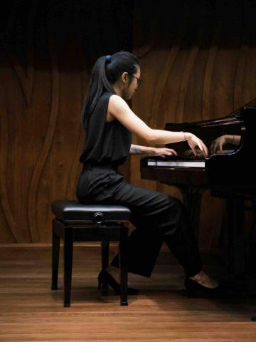 Noémie思思（鋼琴長笛老師） - 在學生音樂會時也會安排老師的節目，一起與學生們交流、分享音樂