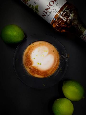 K.C. Land - 照片後製修圖
前後對比圖：https://www.behance.net/cscacy900a