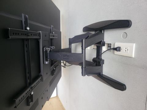 MARS - Panasonic 65吋電視使用
雙臂式伸縮架
EVERSUN AW-S70
安裝於木作牆