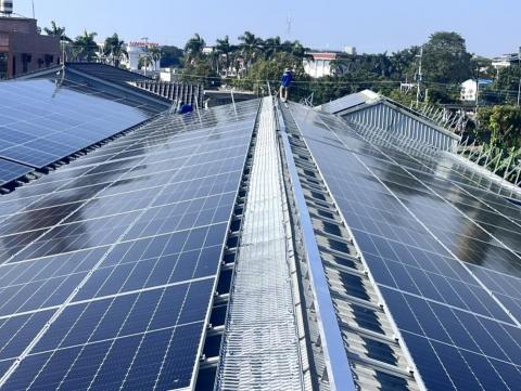 柏克能源股份有限公司 - 太陽能屋頂完工圖面