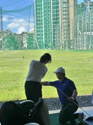 提供練習場服務的專家林子濬專業高球教練