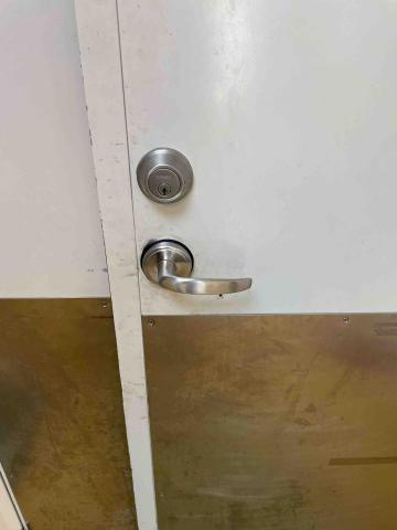 🚪松美木門維修🚪 - 防火門水平把手安裝 🚪松美木門維修🚪 - 防火門水平把手安裝