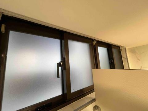 JX專業樓房隔熱窗飾紙 - 廁所貼霧面磨砂紙隱密效果完成圖