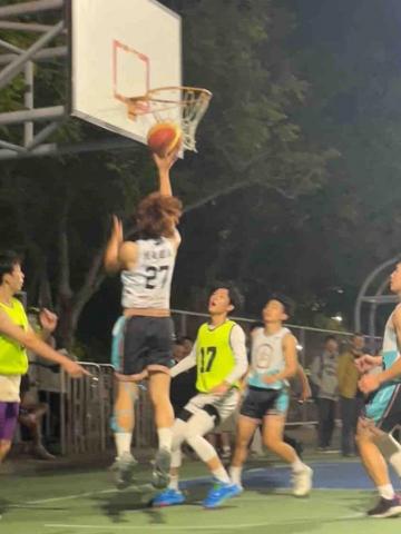 王柏崴 - 我也很喜歡打籃球，所以平常可以一起運動