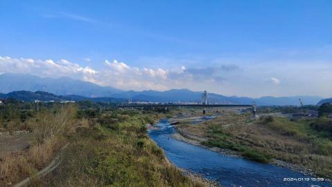 翁昀希 - 鐵馬道風景很美~