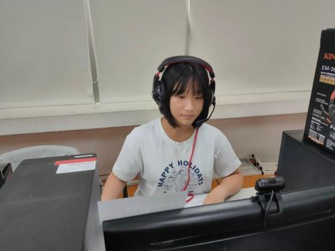 翁昀希 - 和小朋友視訊教課