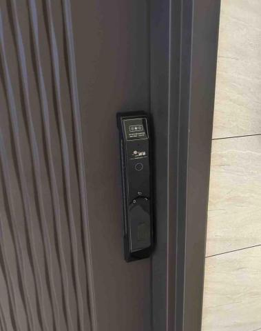 築峰門片安裝 - 安裝電子鎖 築峰門片安裝 - 安裝電子鎖