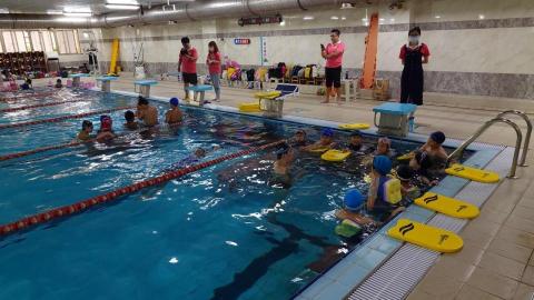 私人游泳教練 - 暑假安親班（kiki家族）