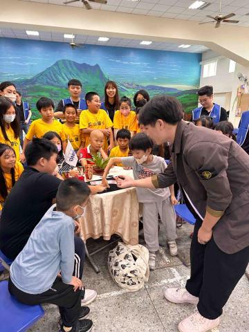 陳亭宇 - 與KPMG Cyber team 合作，至瓜山國小進行表演與教學。