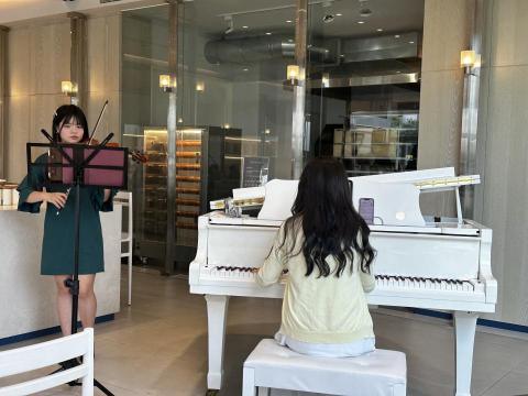 潘旻芸 - 去咖啡廳幫朋友伴奏