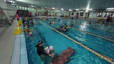 私人游泳教練 - 暑假安親班（kiki家族）