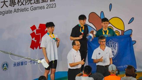冠新/現役選手/專業游泳教學/成人、兒童課程 -  冠新/現役選手/專業游泳教學/成人、兒童課程 -
