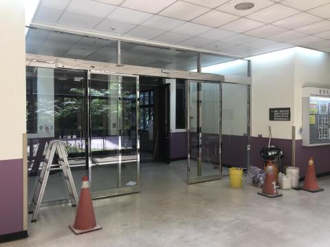 九誠機電 - 鏡面不銹鋼玻璃自動門