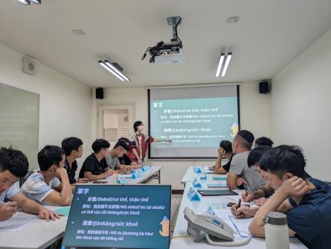 阮氏明心 - 這是我在跟各位學員上課的照片