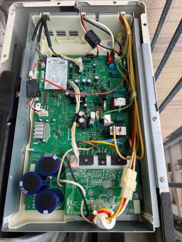 傑斯空調維修 - 日立外機無法啟動，更換主機版