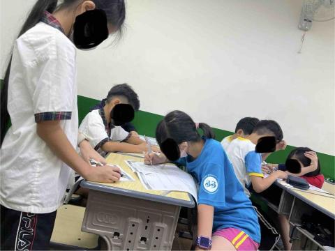 吳玫萱 - 擔任補習班解題老師期間照片（我是拍攝者）