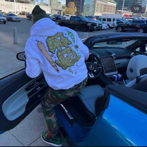 Simon - 幫YouTuber設計周邊商品的衣服圖案