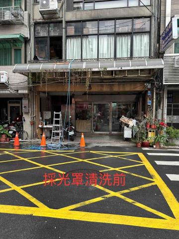 沅琚外牆工程 - 採光罩清洗前 沅琚外牆工程 - 採光罩清洗前