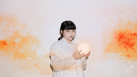 YU一U 短影片/剪輯/企劃/日文/設計 - 人像攝影＋後製特效（白幕＋投影機＋保麗龍球即可達成效果）