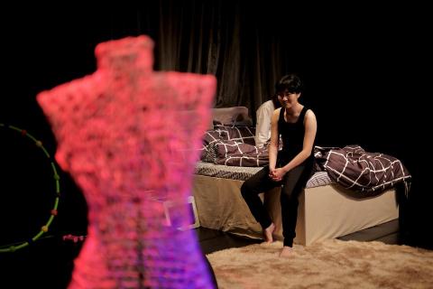 YU一U 短影片/剪輯/企劃/日文/設計 - 《妳變了於是我》舞台設計
/ 2019