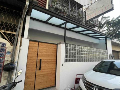 巨懋裝潢鐵件有限公司 - 訂製大門、採光罩