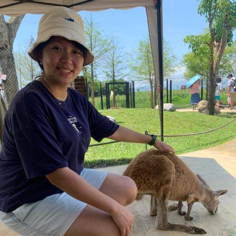 提供刮痧儀服務的專家邱馨儀