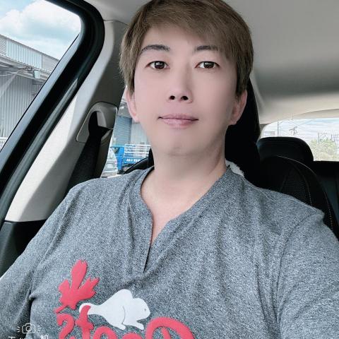 提供兼差服務的專家溫先生