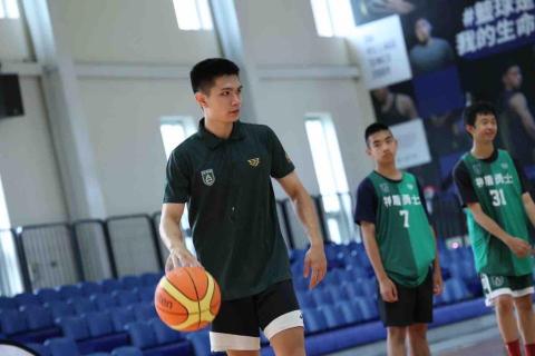 王景礽 - 神盾籃球訓練營上課