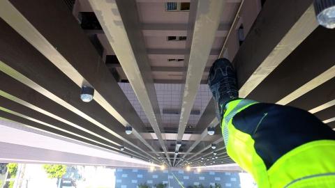 小當家高空作業 - 曾經在電腦程式與電子業工作多年，查線路與電性都很瞭解。燈具換修自然沒問題。