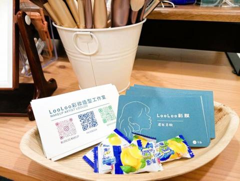 LOOLOO彩妝造型工作室 - 桌子