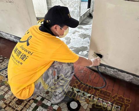 久濰環衛有限公司 - 白蟻防治-建物空屋電孔灌藥