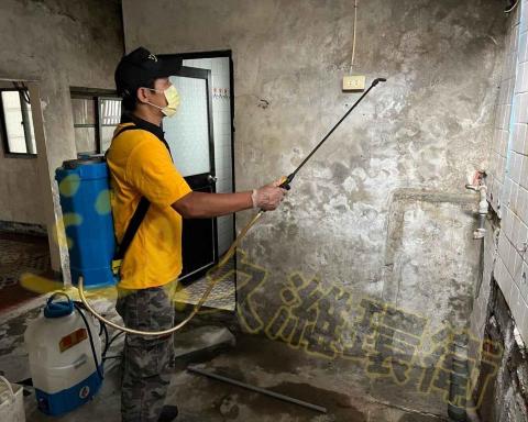 久濰環衛有限公司 - 白蟻防治-建物空屋壁面噴灑