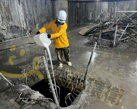 久濰環衛有限公司 - 營造工地登革熱消毒(孳生源倒藥)