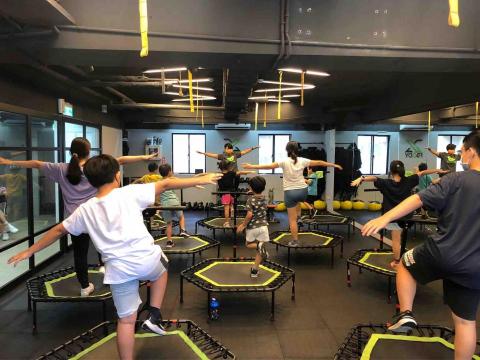 紅豆🫘教練 -  本店還有成人｜親子跳床班?