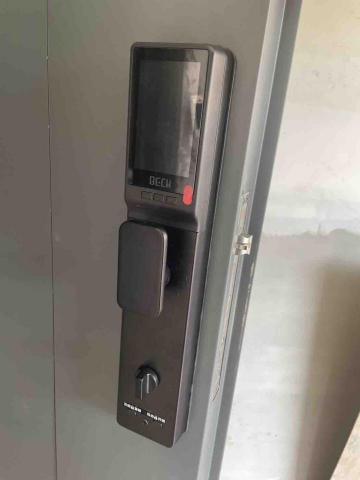 築峰門片安裝 - 安裝電子鎖 築峰門片安裝 - 安裝電子鎖