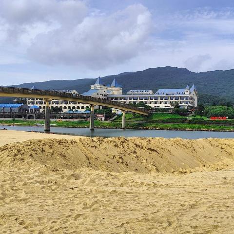 提供機場接機服務的專家吳佳衡