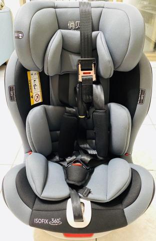 小蔚帶您趣旅行 - 可360度轉向嬰幼兒安全座椅。
提供給0~12歲的寶寶跟兒童乘坐。
