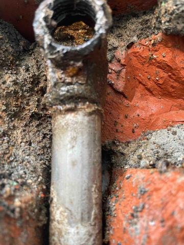 釧灃工程行 - 熱水管破洞 漏水