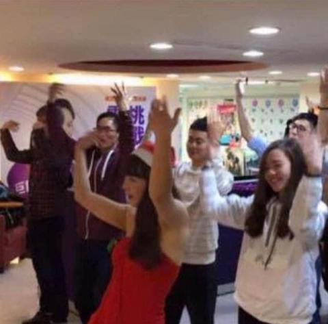 Liz - 巨匠美語站前分校聖誕節活動領舞