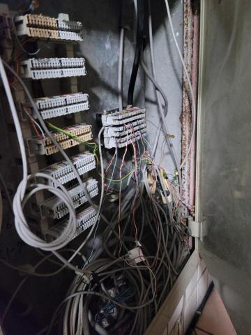 寶力科技服務有限公司 - MDF 盤查線及轉整至網路電話 類比較IP 更換系統