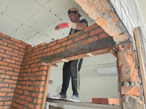 地坪打底，一切地磚相關服務 - 紅磚牆隔間，打底抹壁，粉光