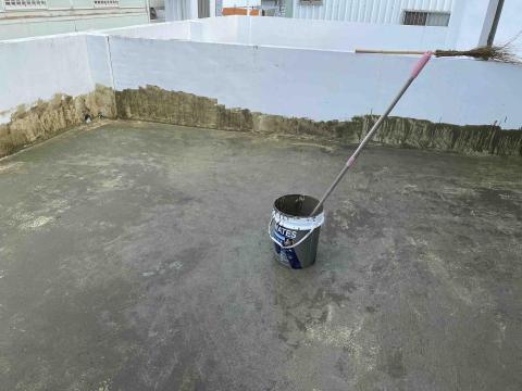 張小凱 - 防水底漆施作