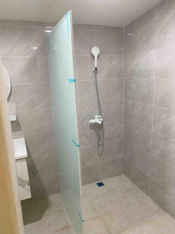 張小凱 - 浴室格屏