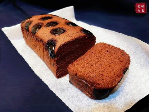 AuraSync Labs - 《酮菓食代》生酮無糖古早味巧克力蛋糕·低碳水·無麩質新選擇??特價新登場??

「生酮低醣巧克力古早味蛋糕」
你相信有一天生酮也能品嚐兒時回憶美好的「古早味蛋糕」嗎？就是那個剛出爐，綿綿密密，鬆鬆軟軟極致美味的古早味蛋糕，單純的滋味就讓你永生難忘，沒錯，從現在開始你也能吃到極低負擔的古早味蛋糕，它不在是那麼的邪惡與令人擔憂的角色了，酮菓今天就將這個健康美味新選擇推薦給你，「無麩質、無麵粉、低醣的生酮古早味蛋糕」登場嘍！