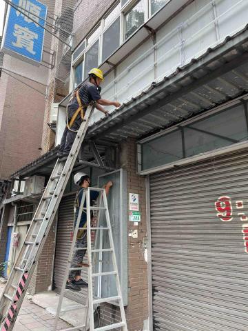 楊博澄 - 更換LED燈管施工照