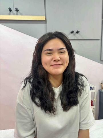 花花眉美學 - 客人得到漂亮的眉毛~笑得超開心 花花眉美學 - 客人得到漂亮的眉毛~笑得超開心